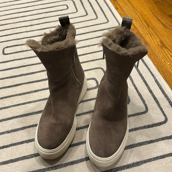 J/slides grey leather platform boots size 10 with faux fur lining - Picture 1 of 11